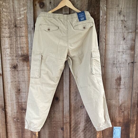 Gap Men’s Slim Leg Cargo Jogger- Elasticized Waist- Fuller Through The Thigh - Picture 3 of 16